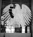Der Bundestagsadler im Plenarsaal des Reichstags