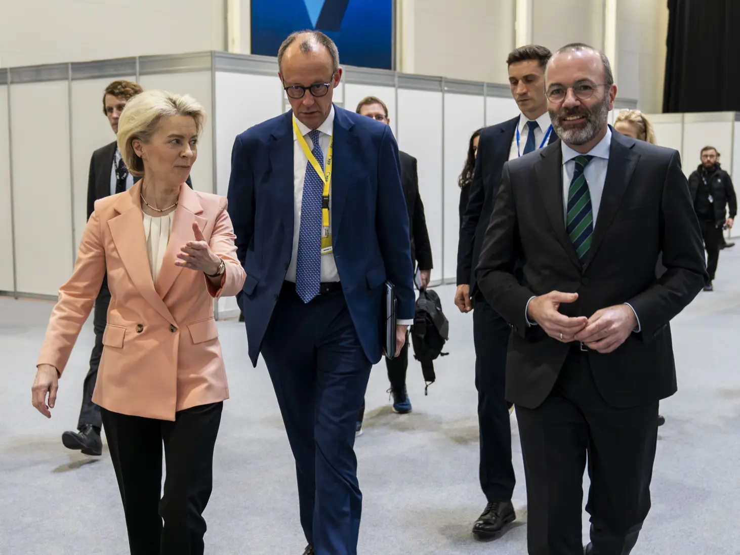 header-sehr-gross (1462x1097 px) Friedrich Merz (MdB) mit Ursula von der Leyen und Manfred Weber (MdEP) beim EPP Congress in Bucharest