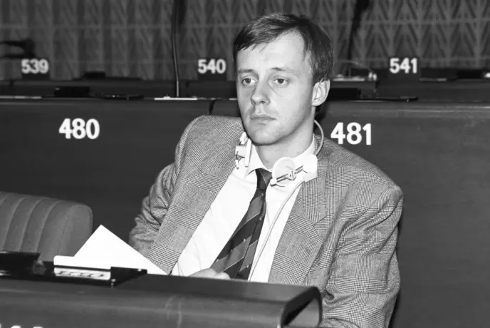 cinemascope (688x460 px) Friedrich MERZ, als MdEP 481 in einer Plenarsitzung des Europäischen Parlaments in Straßburg 1992