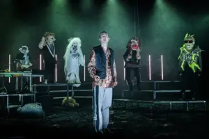 Das Selbstmördergericht in von Ferenc Molnárs „Liliom“ in der Fassung von Christina Tscharyiski am Berliner Ensemble