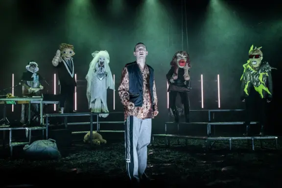 Das Selbstmördergericht in von Ferenc Molnárs „Liliom“ in der Fassung von Christina Tscharyiski am Berliner Ensemble