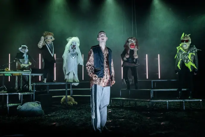 Das Selbstmördergericht in von Ferenc Molnárs „Liliom“ in der Fassung von Christina Tscharyiski am Berliner Ensemble