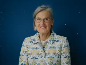 medium-width (300x225 px) Dorothea Störr-Ritter muss die Punkte zusammenführen. An einer Pinnwand fällt Licht ins Konferenzzimmer.